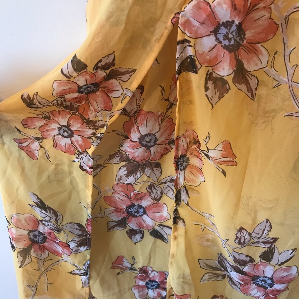 Beautiful Yellow- Gold Spring/ Summer Maxi - Picture 3 of 8